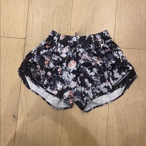 lulu lemon shorts size 2 length long!